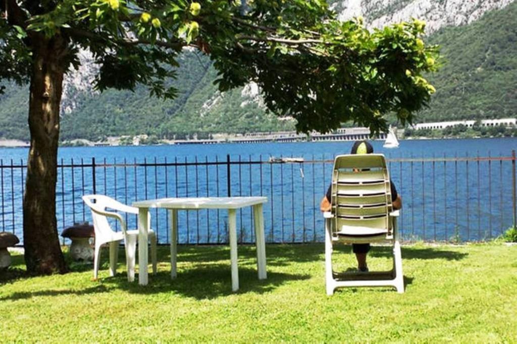 L For Lake Mandello del Lario Pokoj fotografie